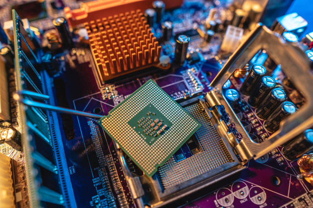 【供應(yīng)】Microchip微控制器，供應(yīng) 8 位 MCU，PIC? MCU，AVR? MCU，16 位 MCU