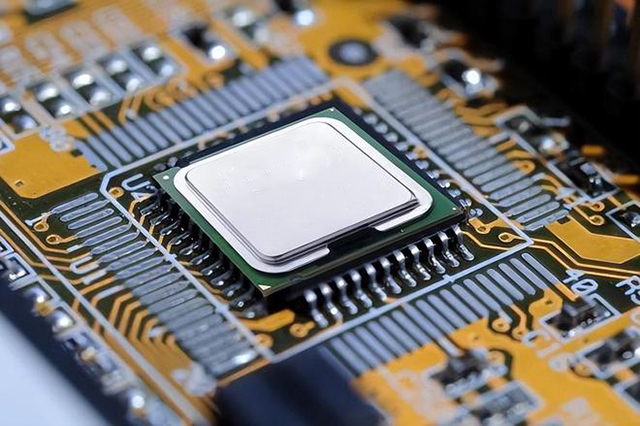 供應 AMD EPYC? 處理器：EPYC 9005 系列、EPYC 7003 系列、EPYC 4004 系列